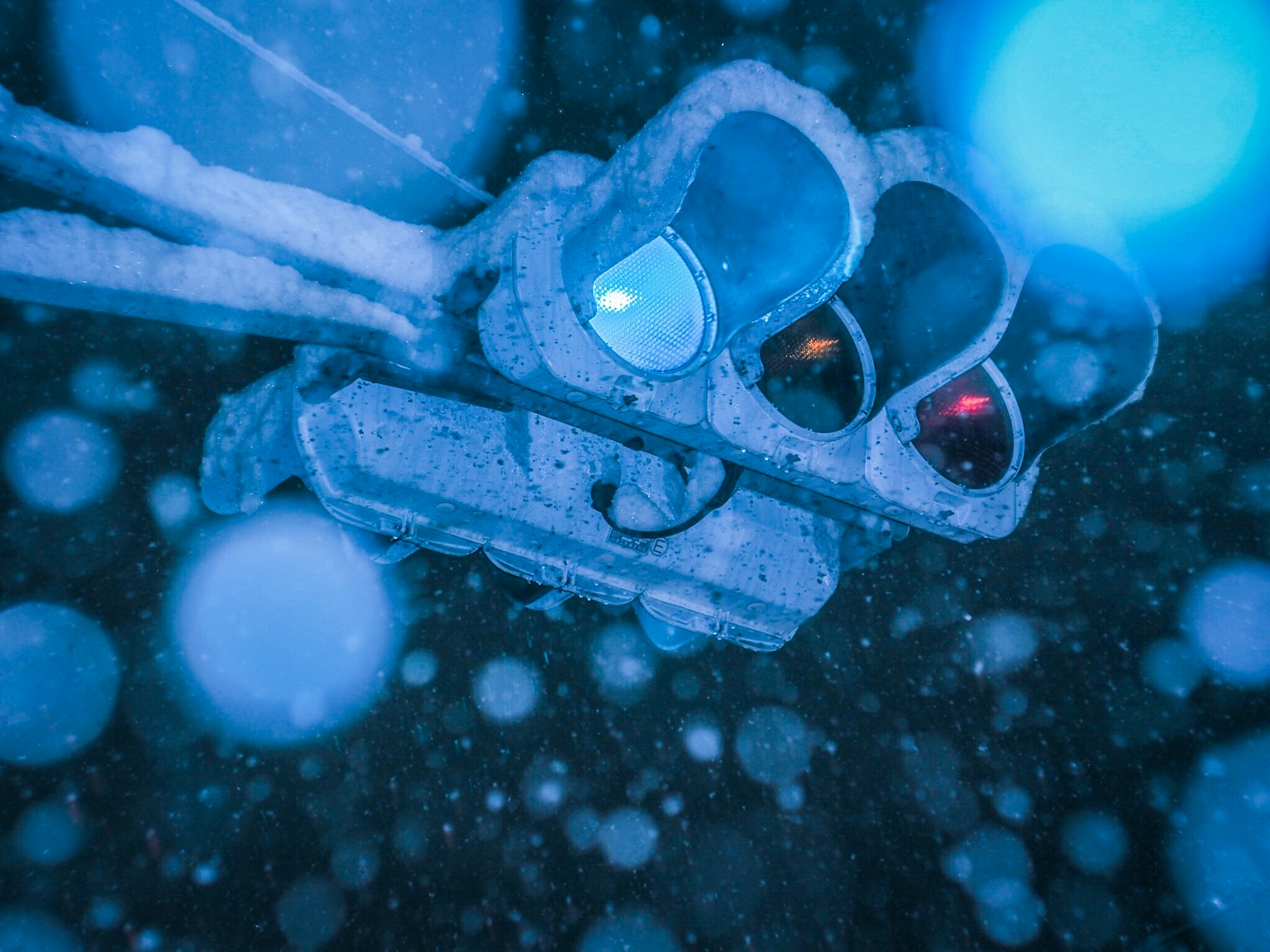 Underwater traffic light with blue and red lights in a unique design