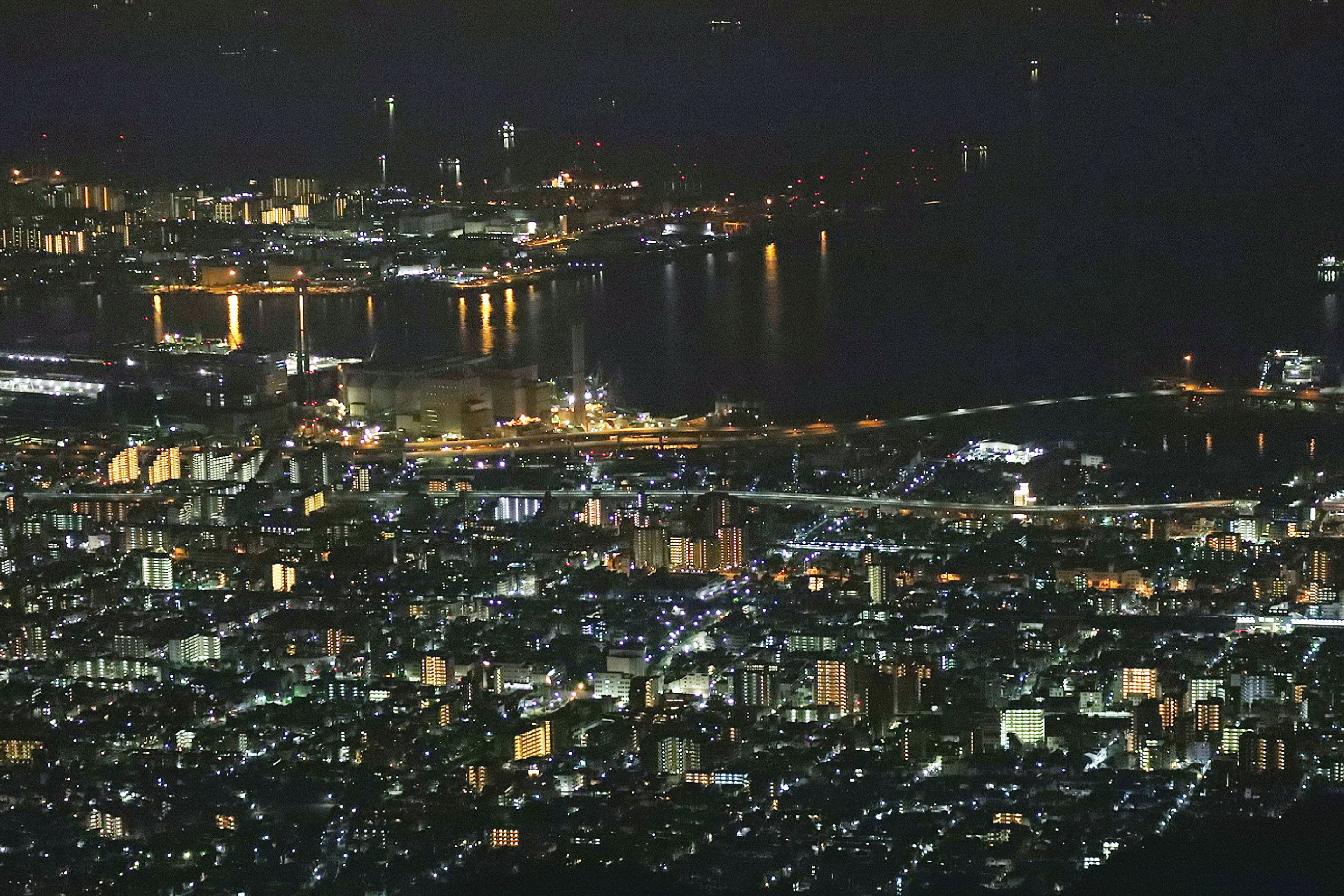 六甲山から見下ろす神戸の夜景