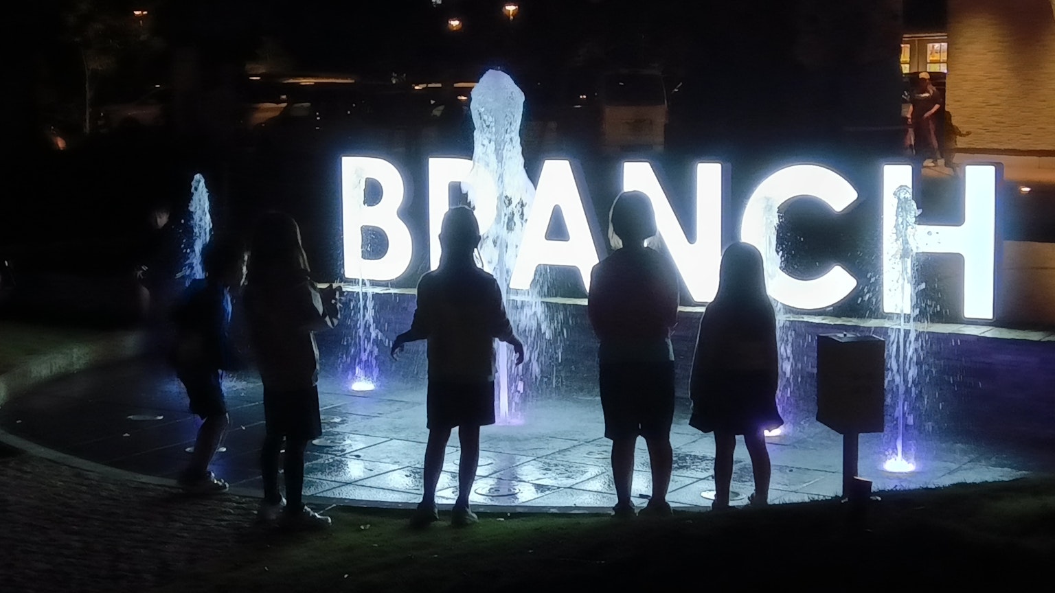 photo-uvrIbB0C9W7BbFOF5UzU-image