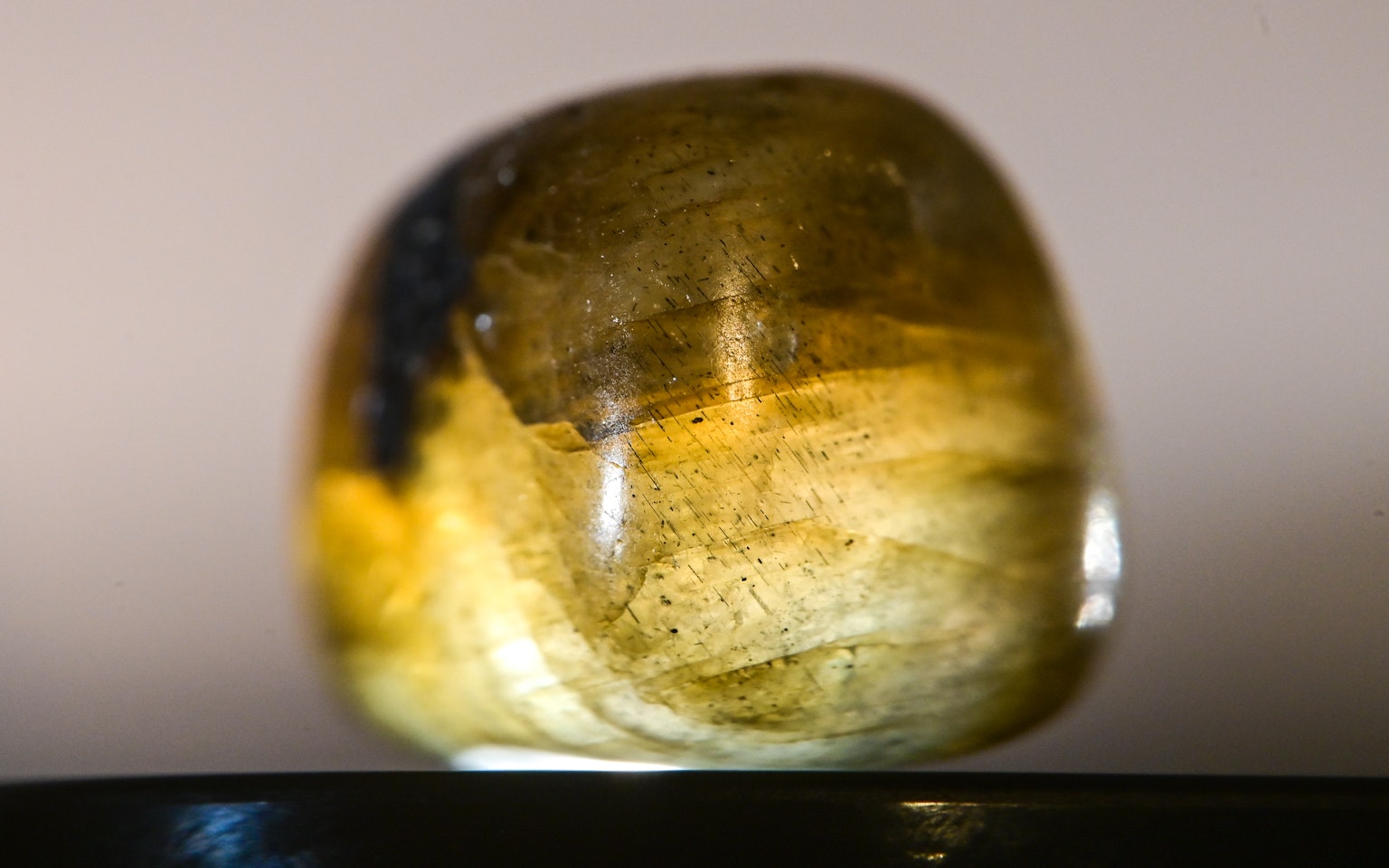 Natürlicher Quarzstein mit schönen Farbvariationen