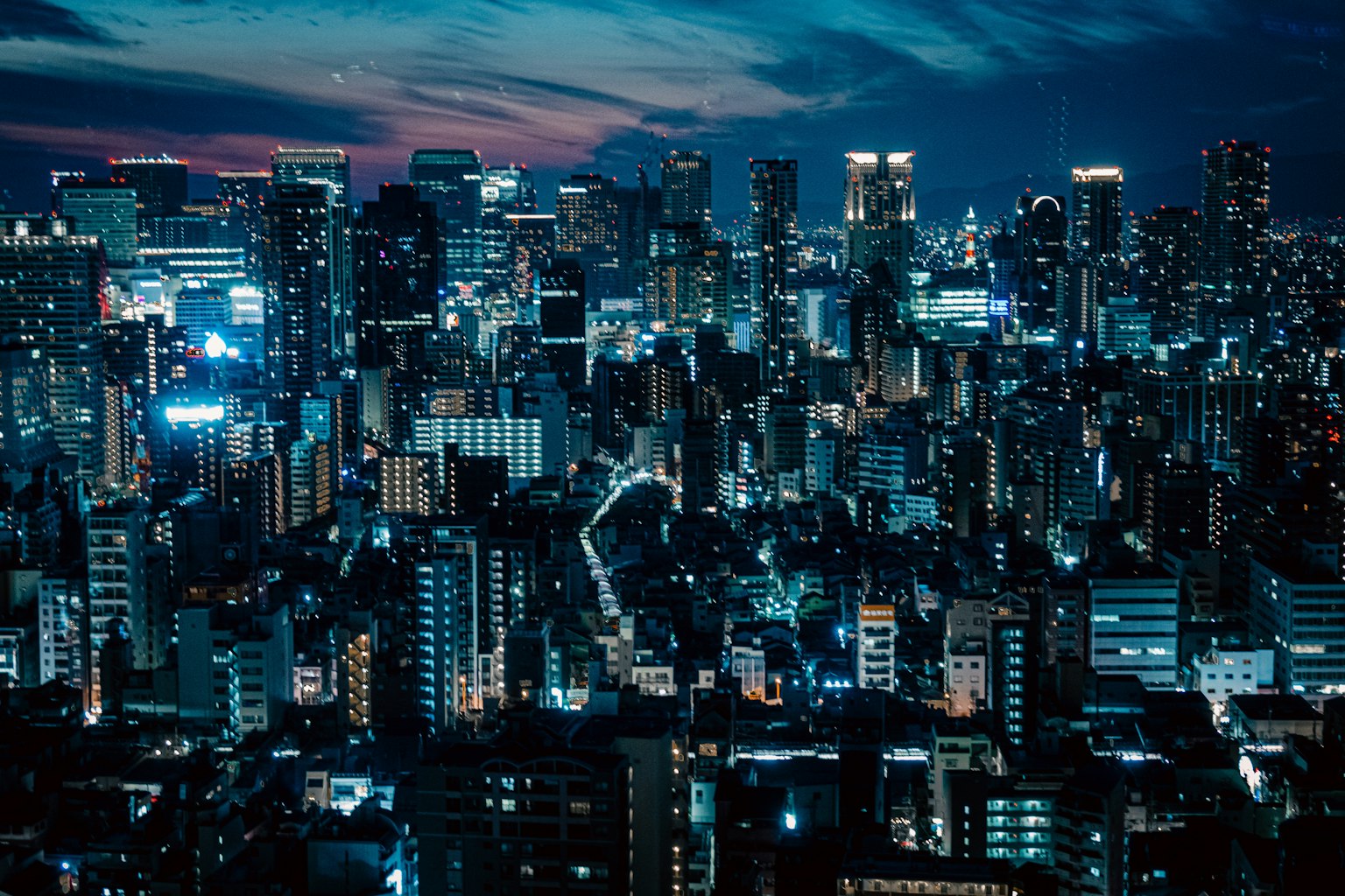 東京夜景 高樓大廈和霓虹燈