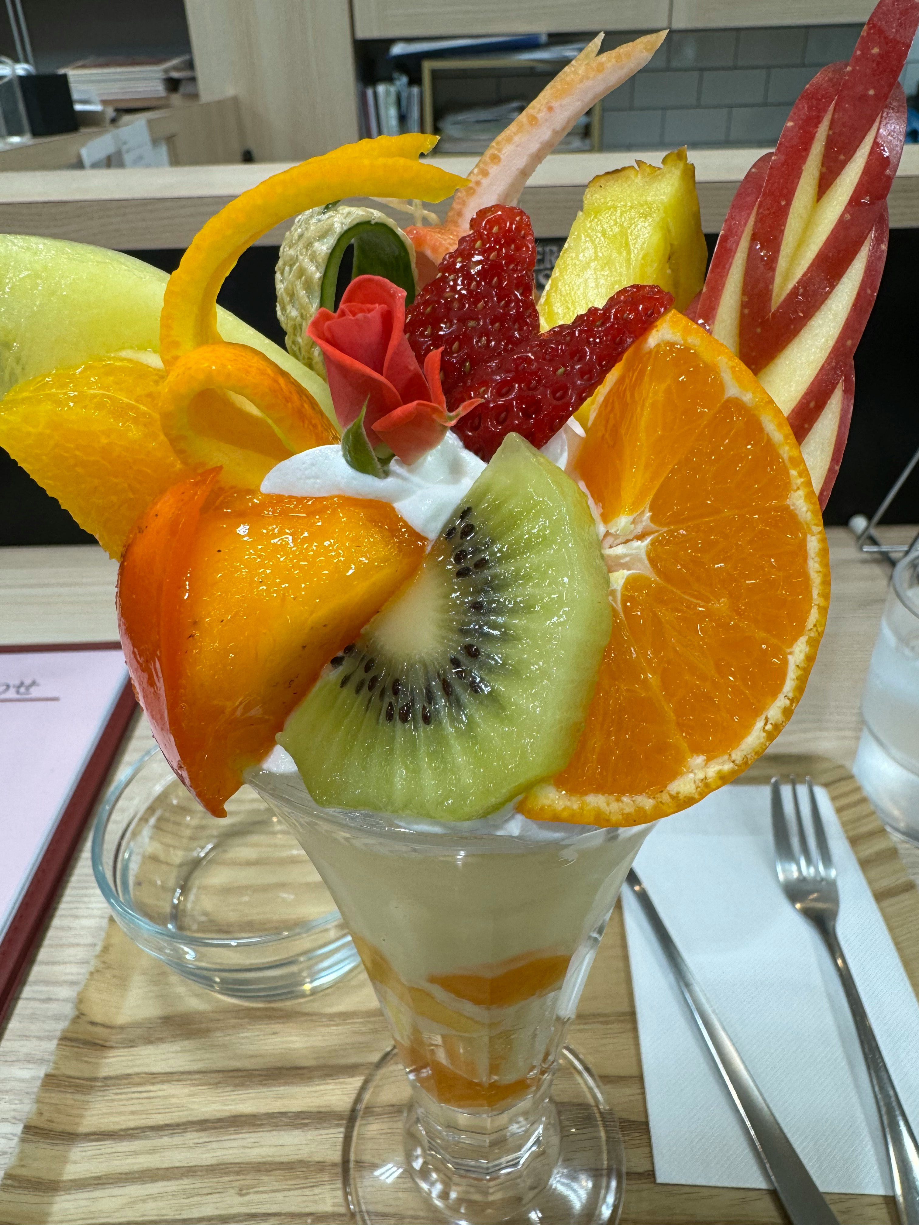 フルーツパフェの盛り合わせ