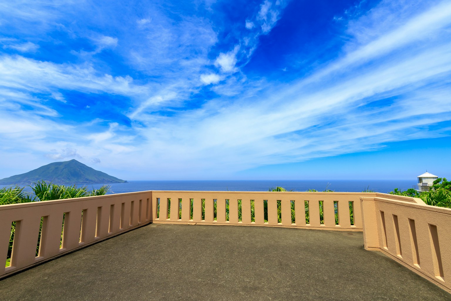 陽台風景，俯瞰藍天和海洋
