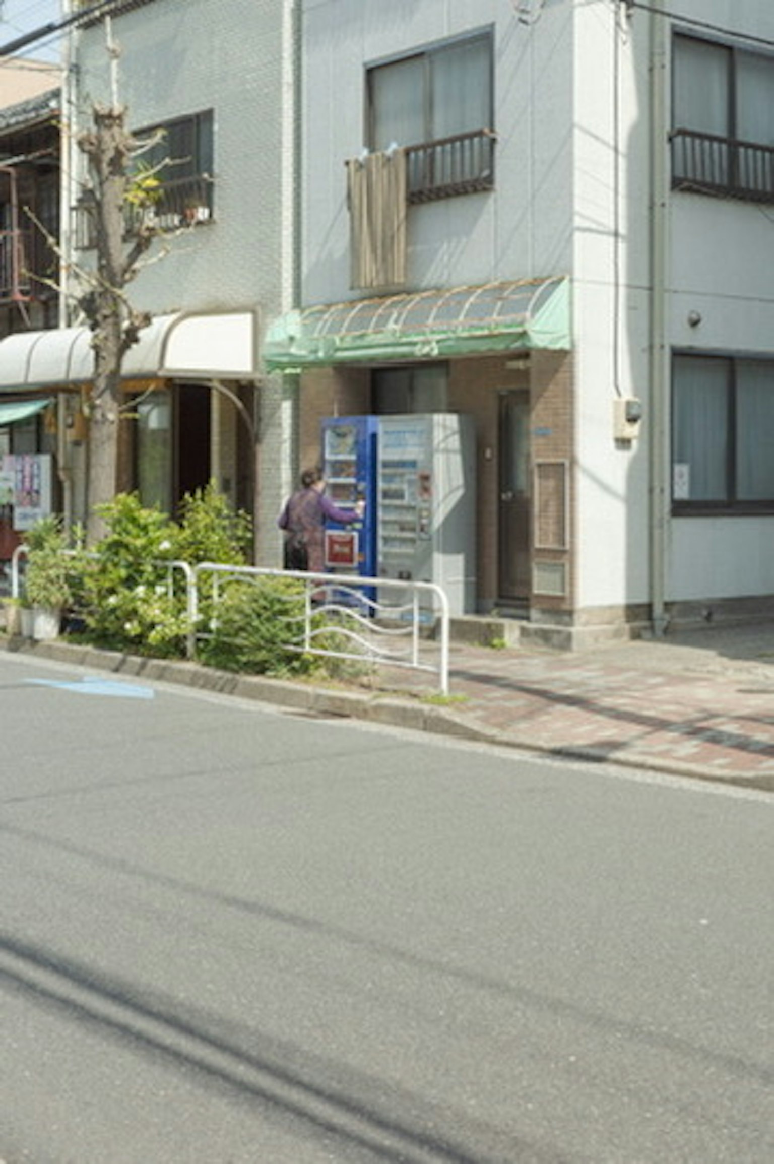 街角的小商店和自動販賣機