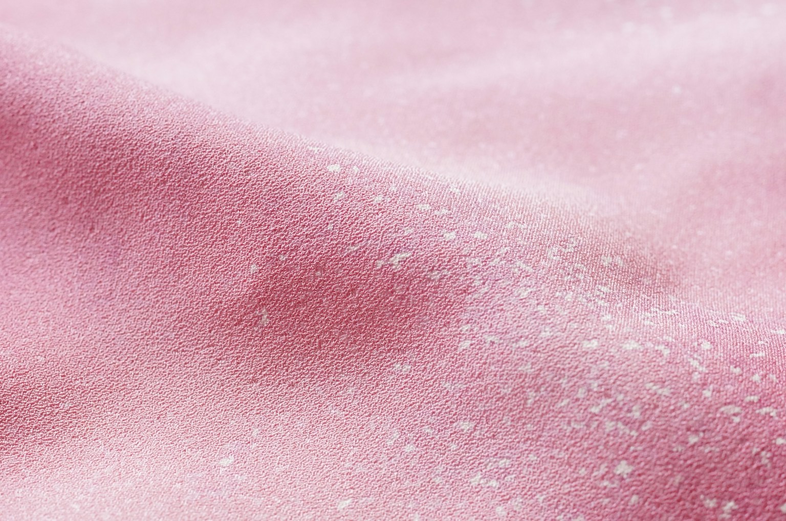 柔和的粉色布料质感与光泽