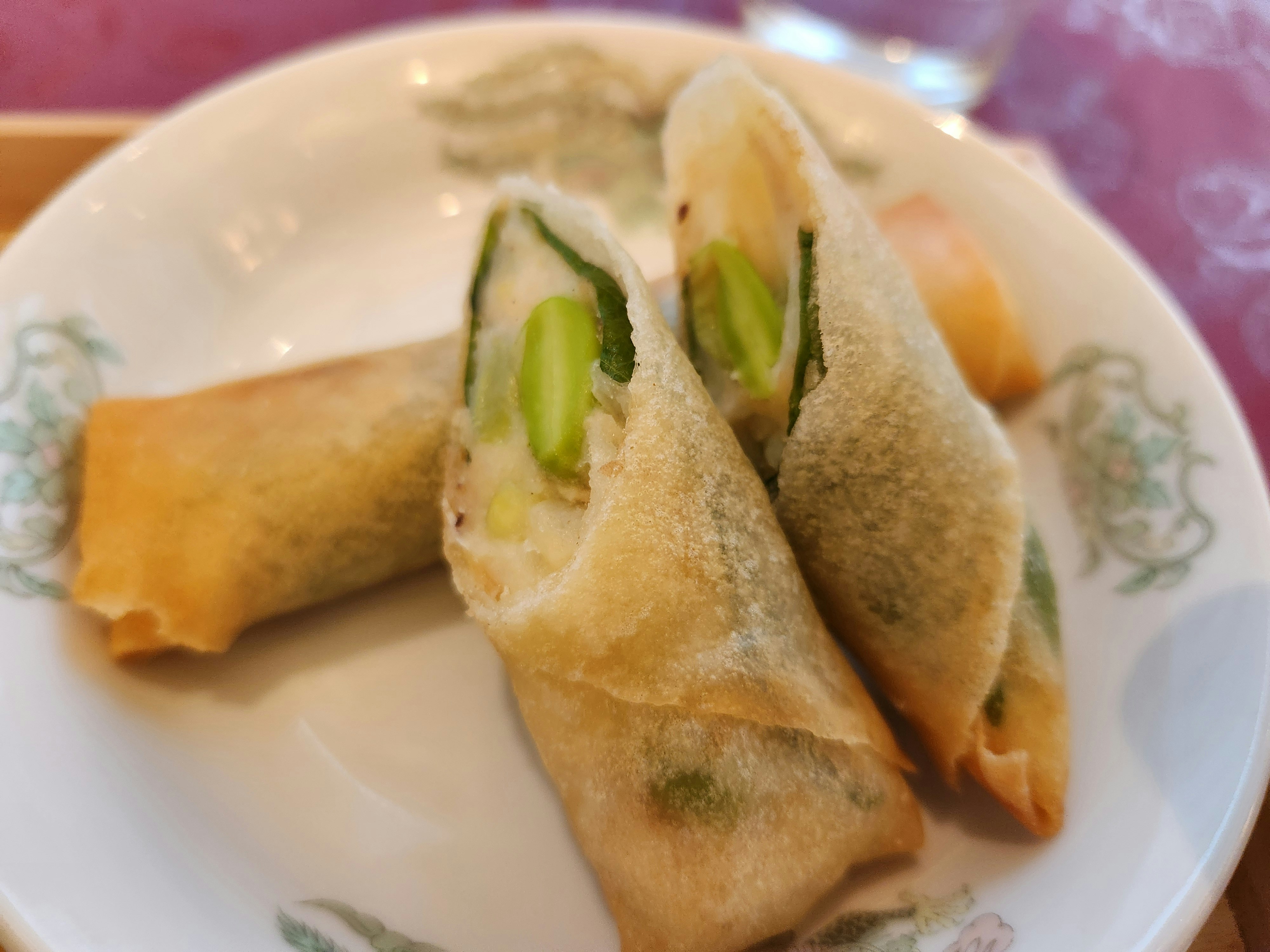 đĩa chả giò chiên nhân măng tây
