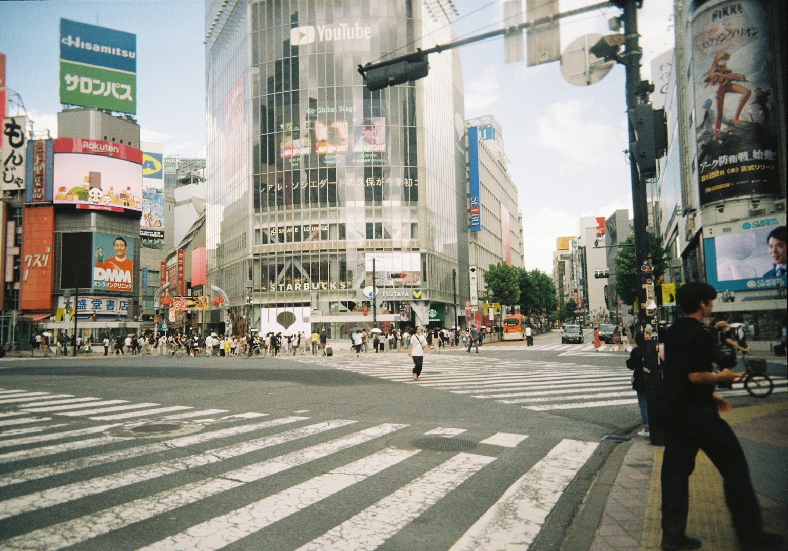 涩谷交叉口及周围摩天大楼