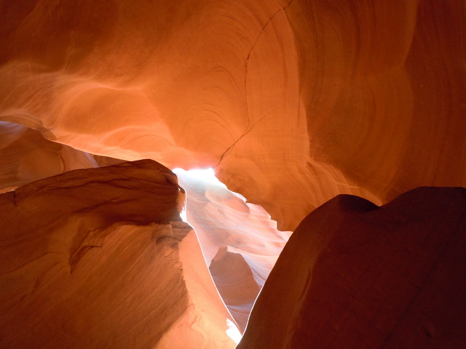 Belle stratificazione di rocce arancioni nel Canyon Antelope