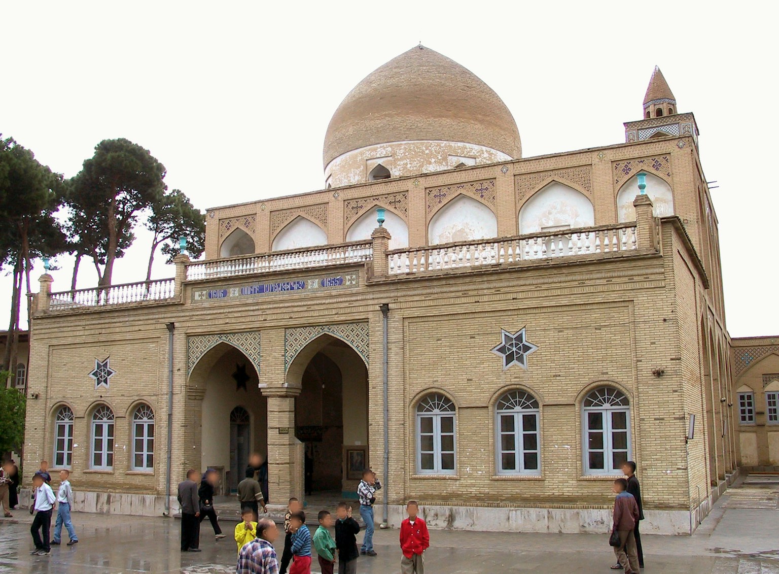 Historic building with a beautiful dome and surrounding people