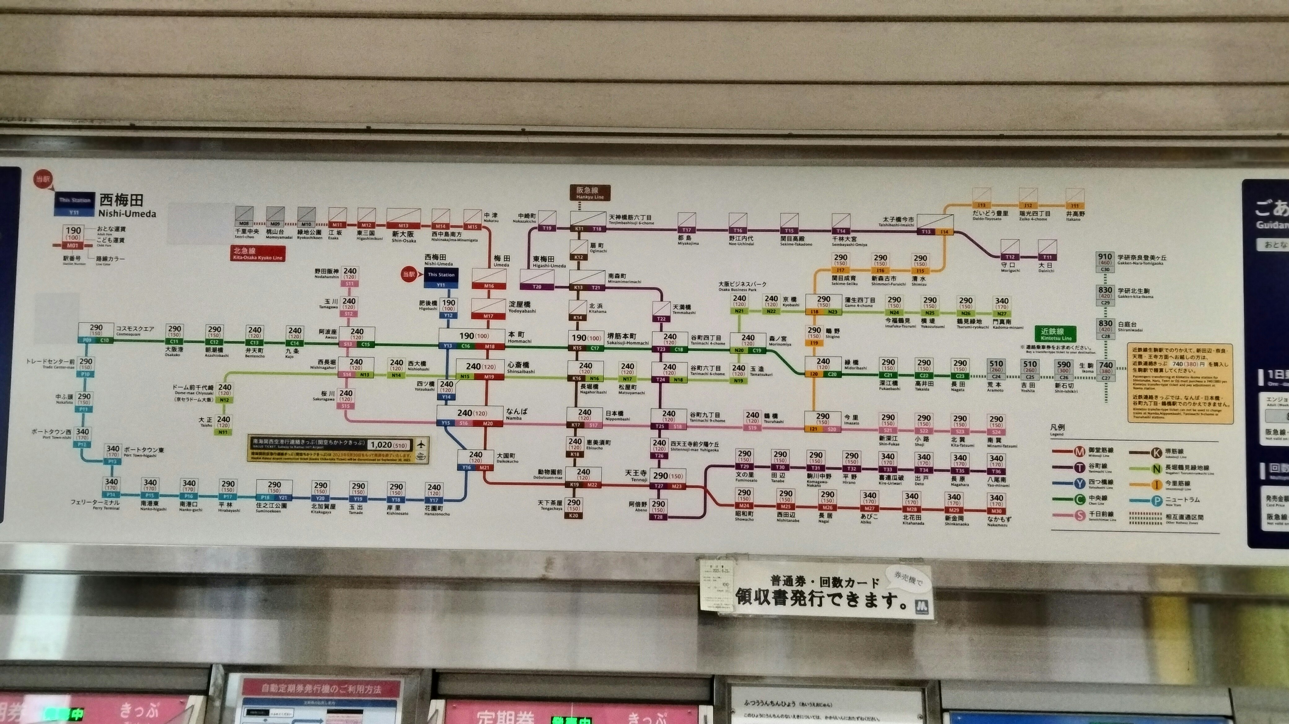 plan de la gare affiché sur un panneau d’information
