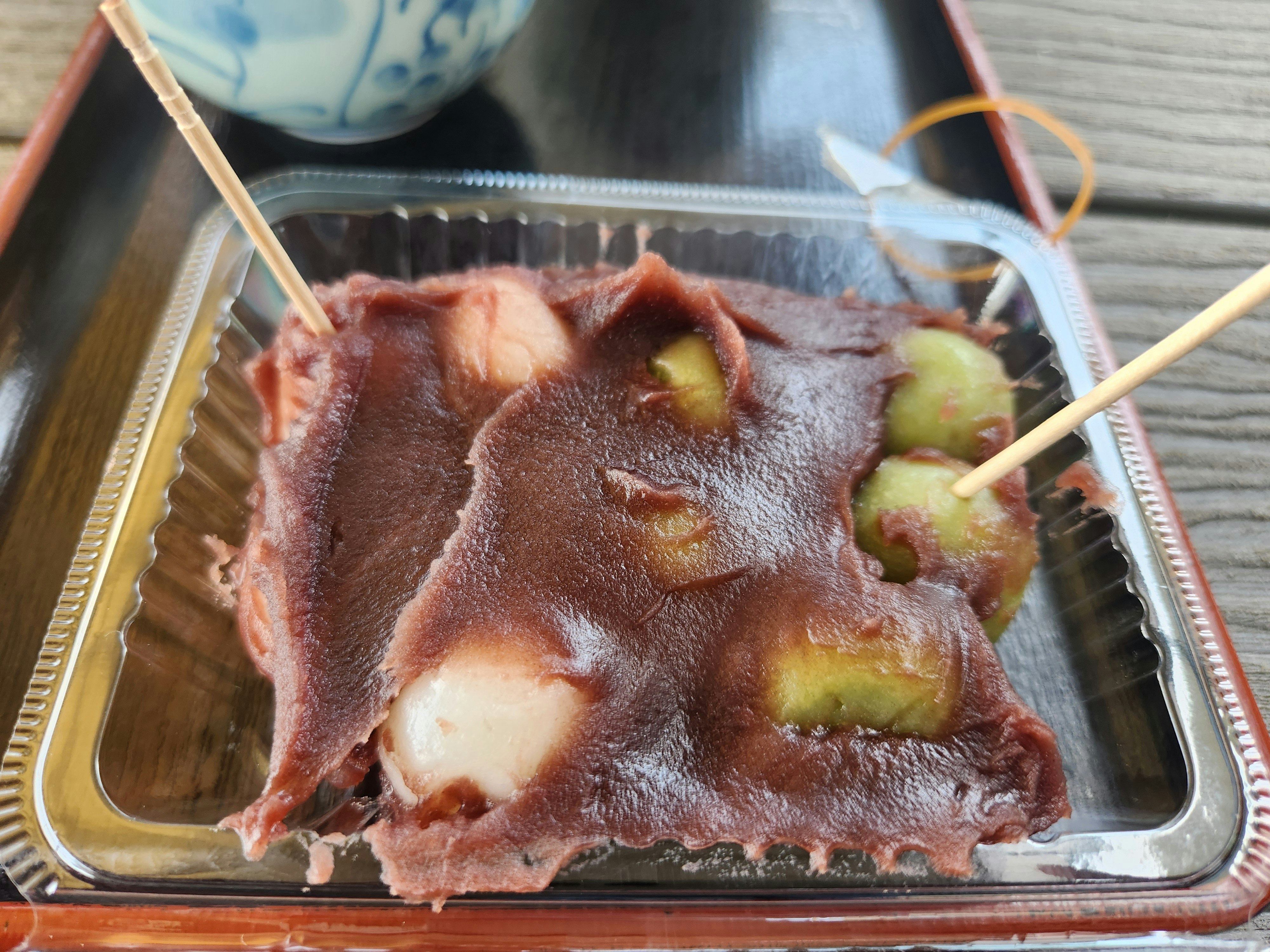 あんこ入り和菓子の団子盛り合わせ