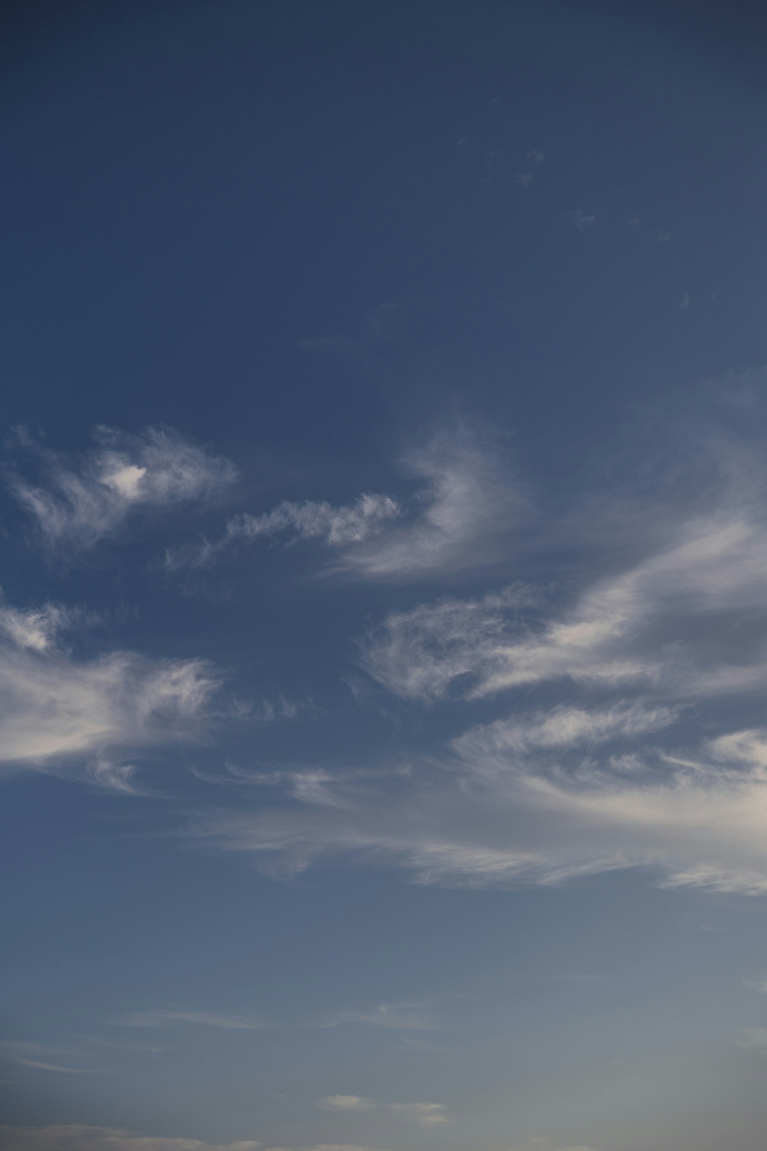 Cielo blu con nuvole bianche