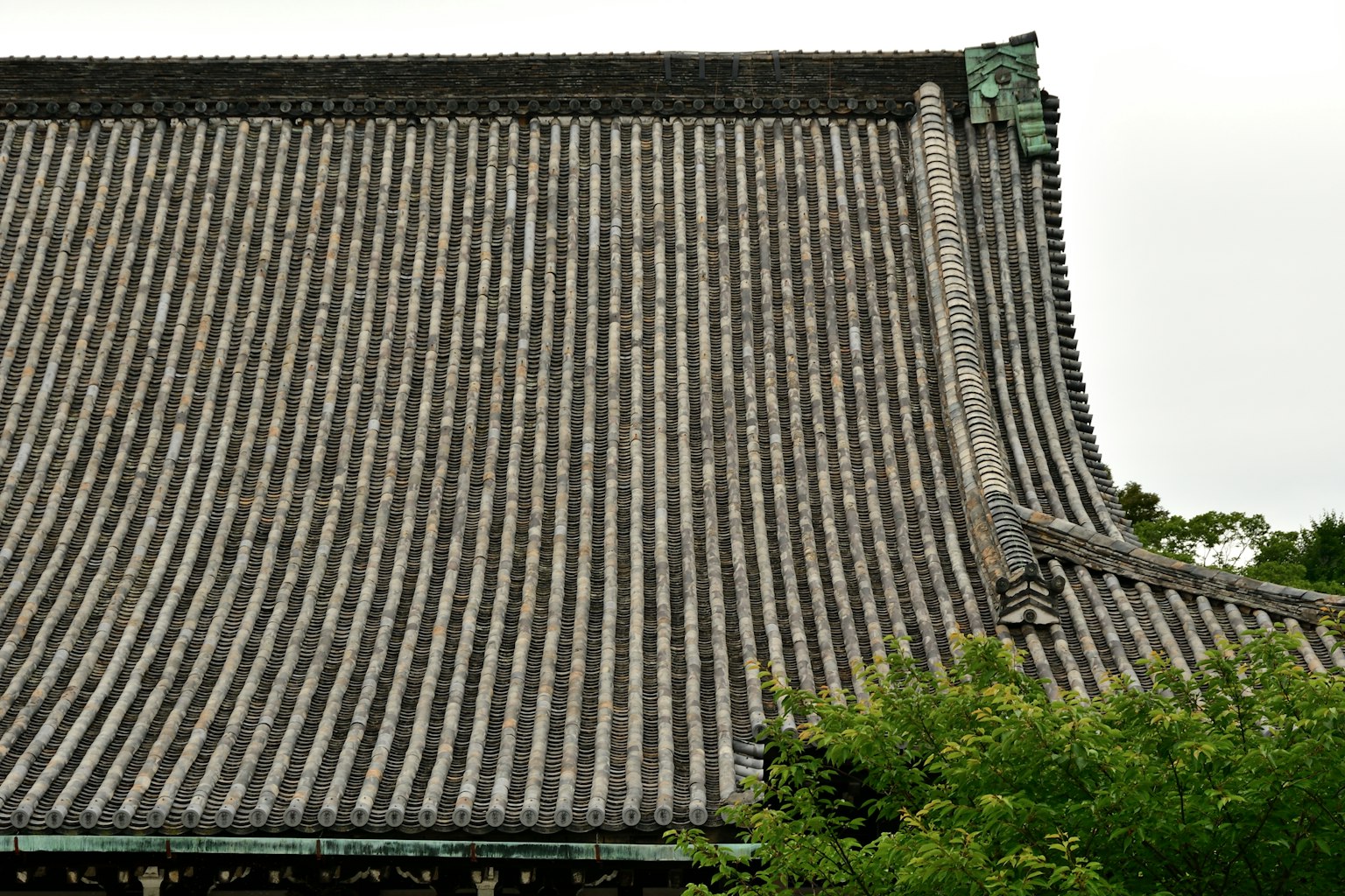 傳統日本寺廟屋頂的詳細結構和設計