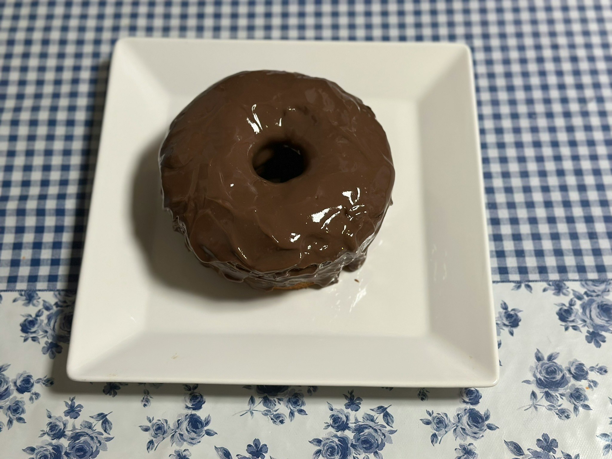 チョコレートがかかったドーナツ