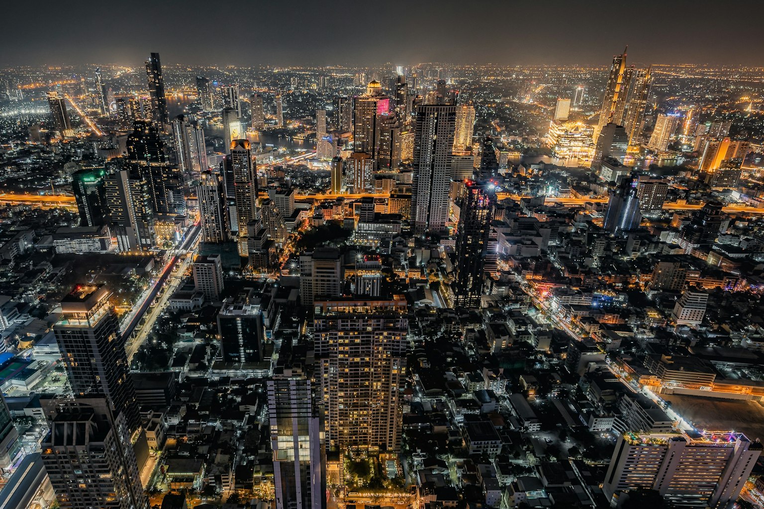 夜景城市风光 高楼大厦闪烁的灯光
