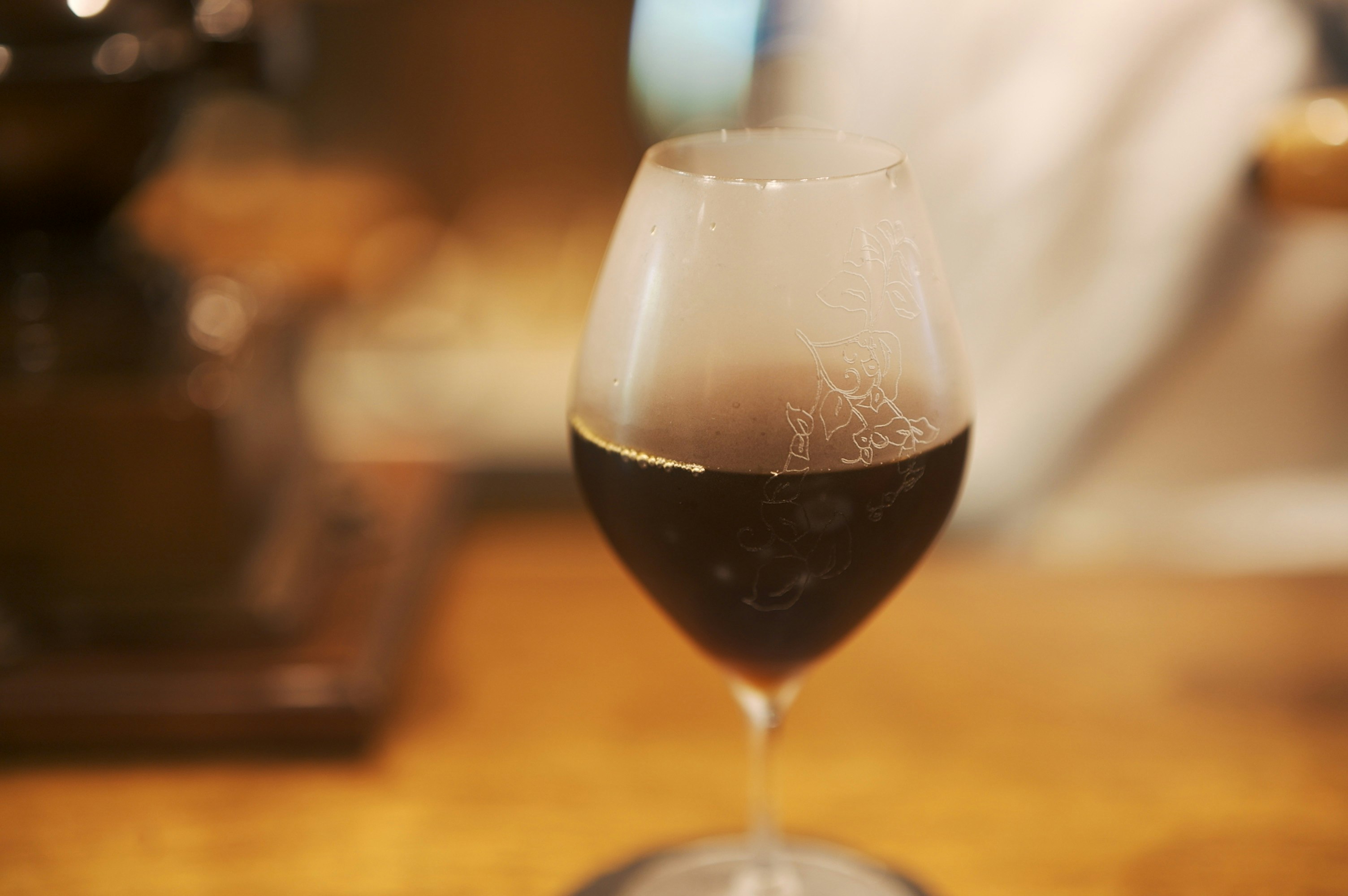 bicchiere di caffè preparato con cura