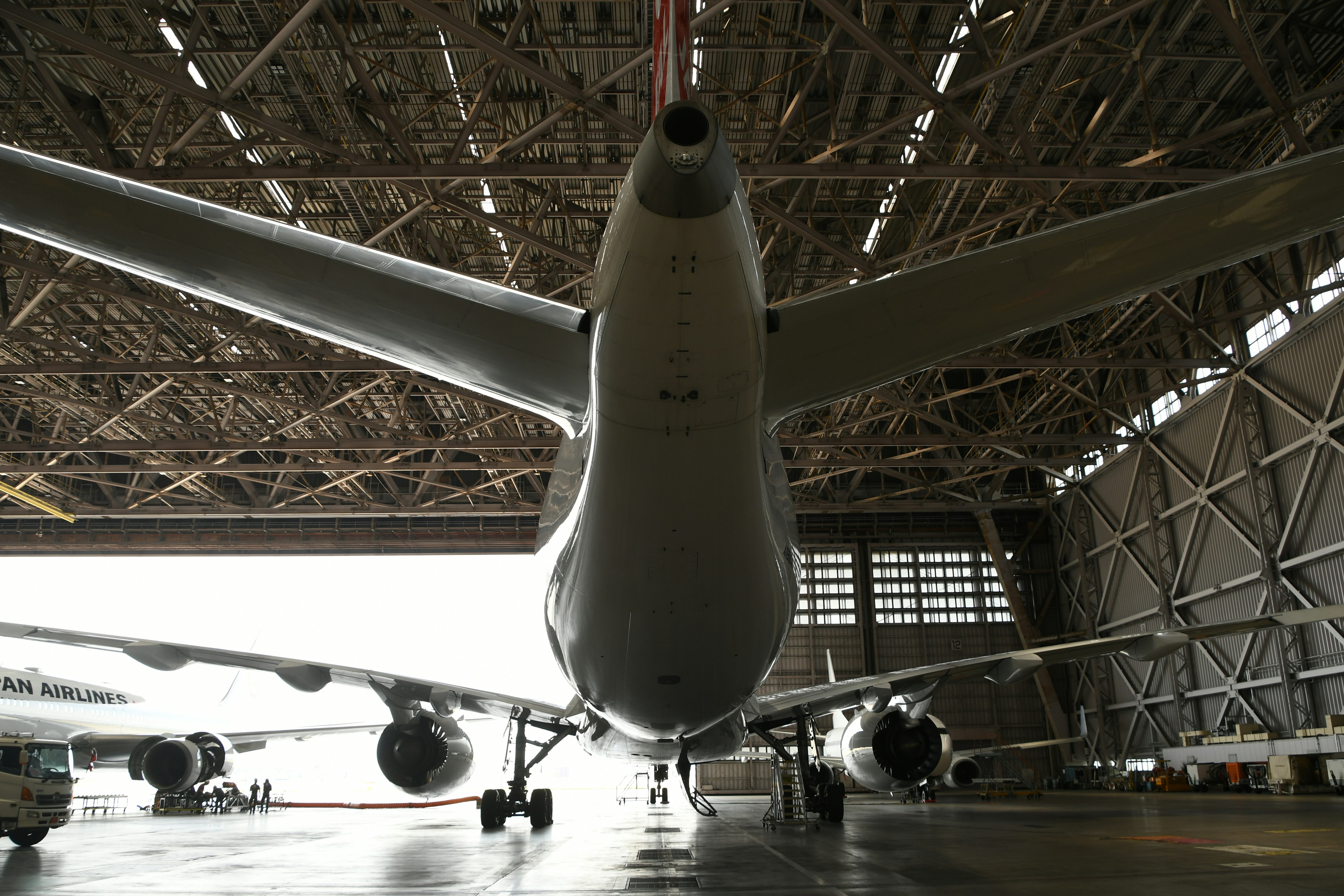 Passagierflugzeug-Fuselage in einer Flugzeughalle