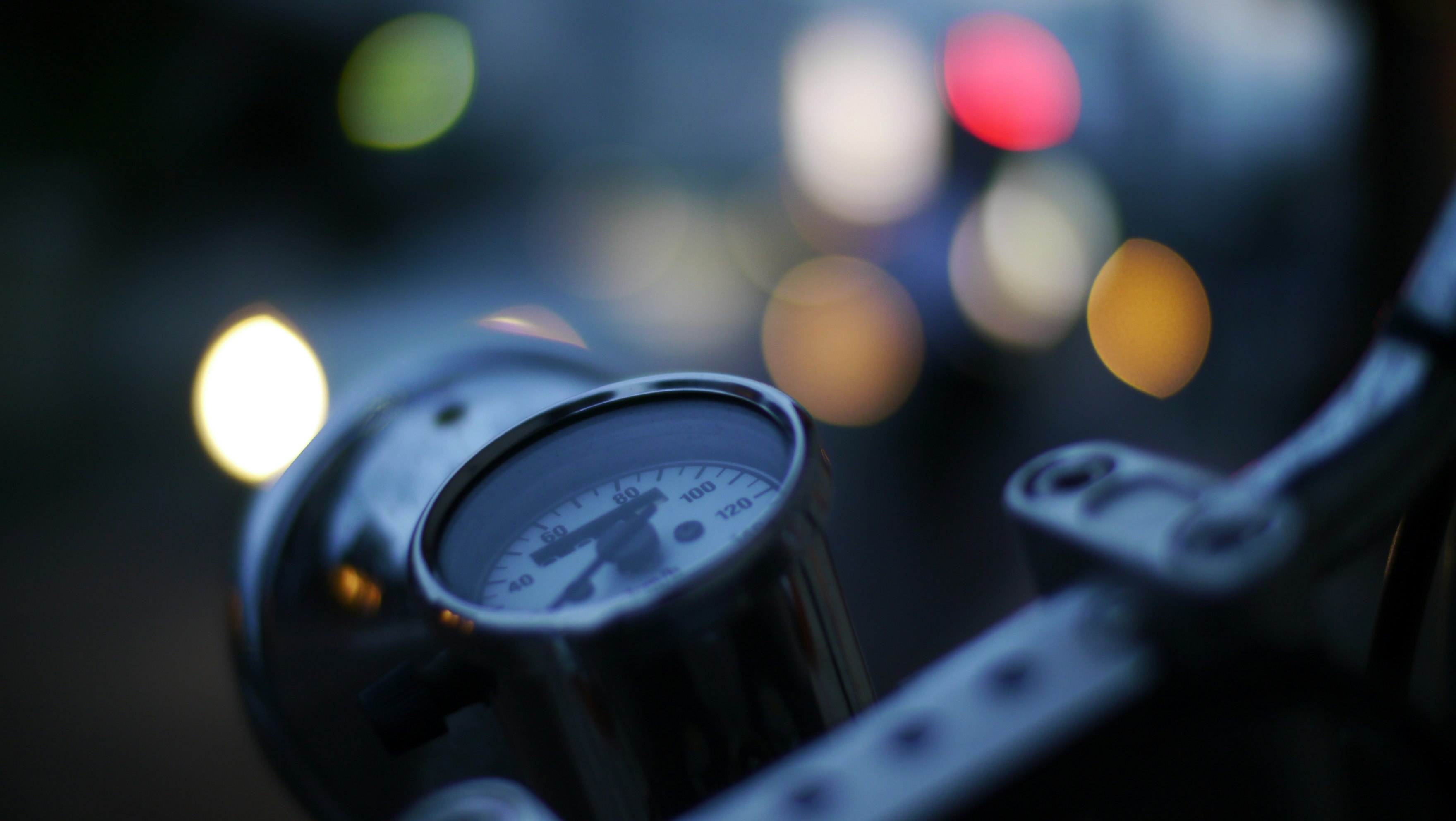 bike speedometer area with raindrop meter