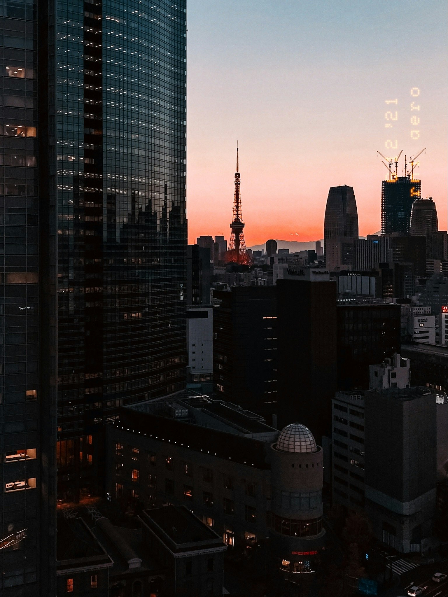 Panorama di Tokyo al tramonto con la Torre di Tokyo visibile
