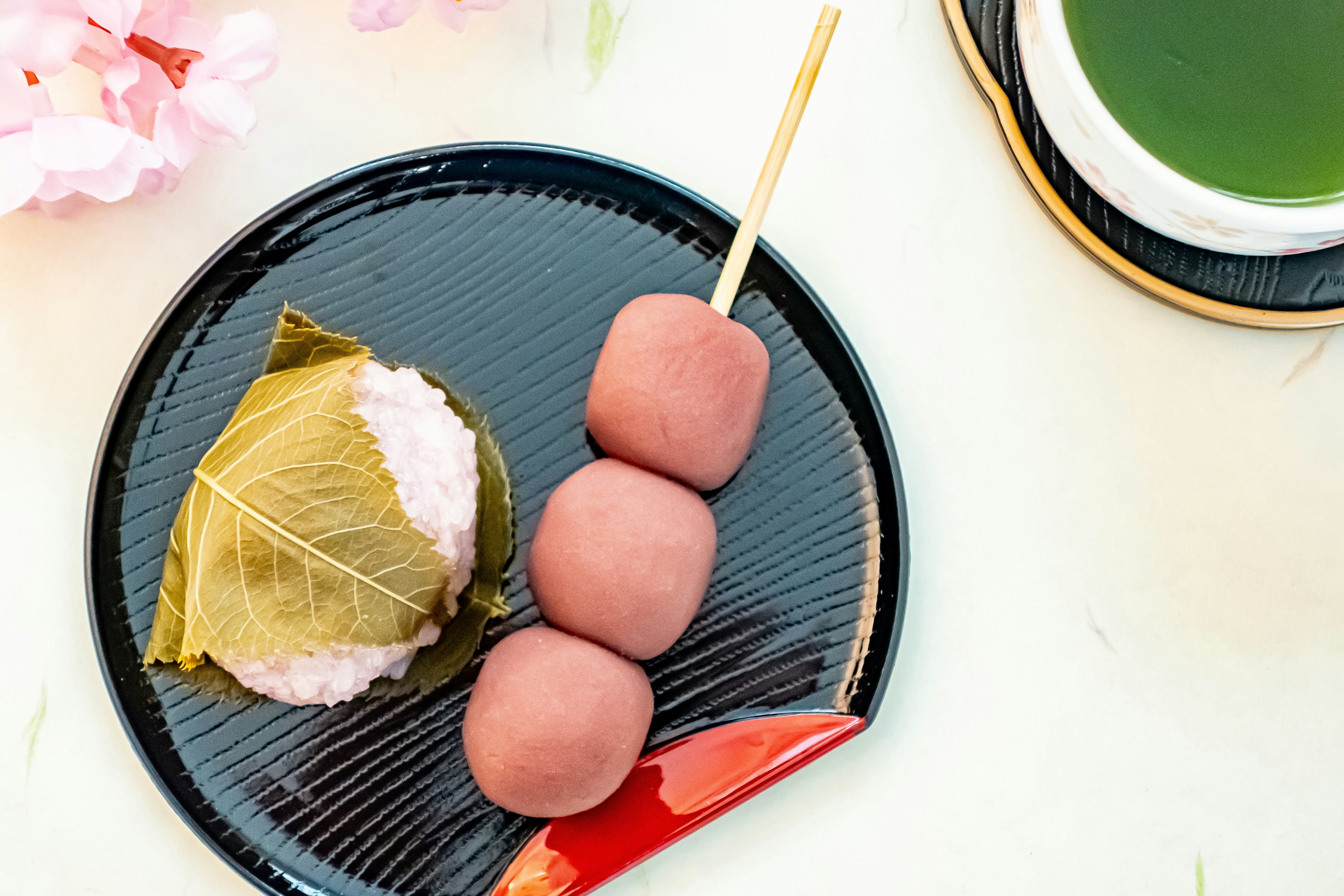 桜餅と和菓子の盛り合わせ