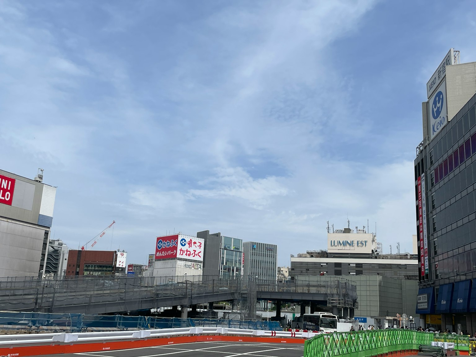 城市景觀包含建築和藍天