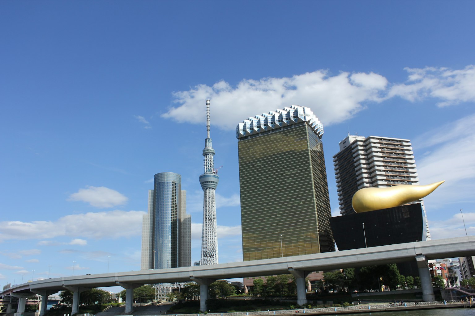 Panorama di Tokyo con Tokyo Skytree e l'edificio Asahi Beer