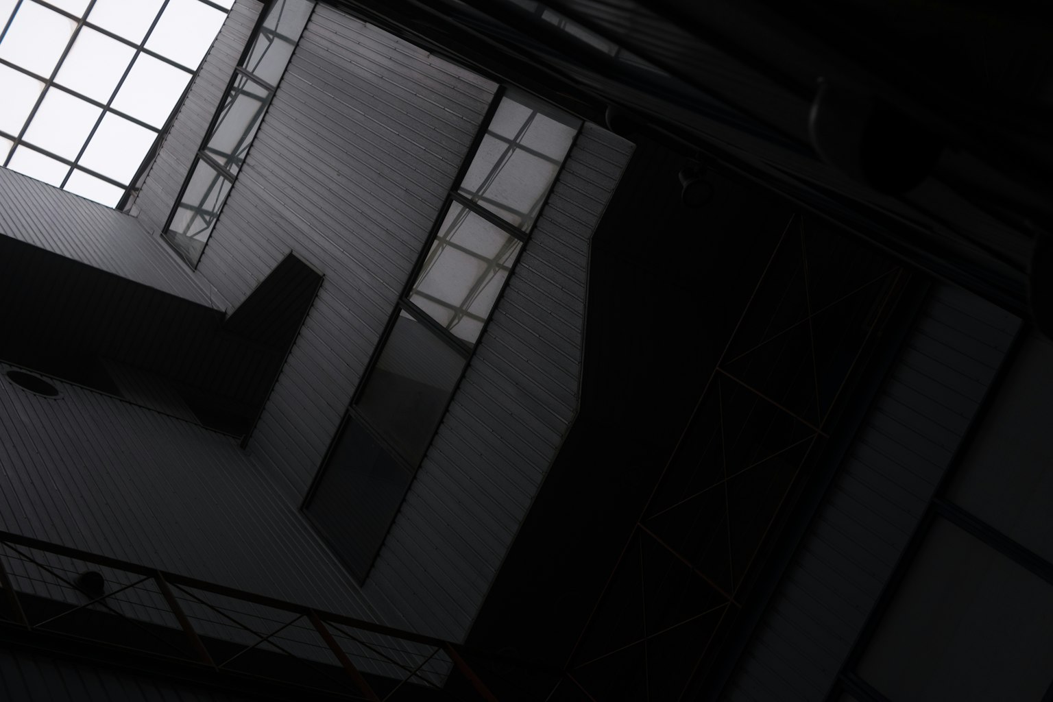 Contrast of large windows and structures in a dark space