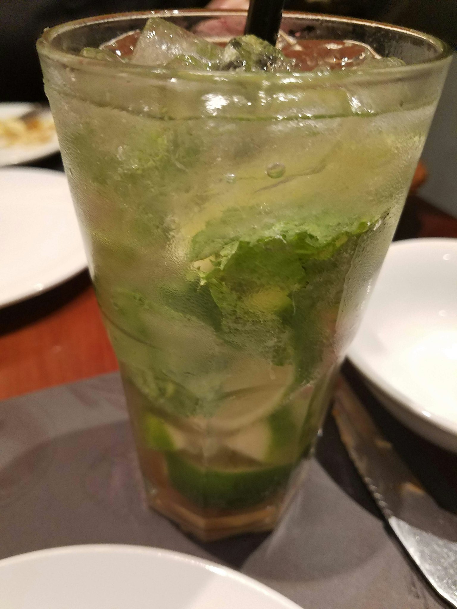 Mojito-Getränk mit Minze und Limette