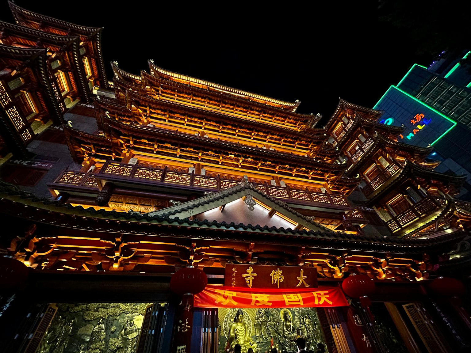 夜間照明的中國建築外觀