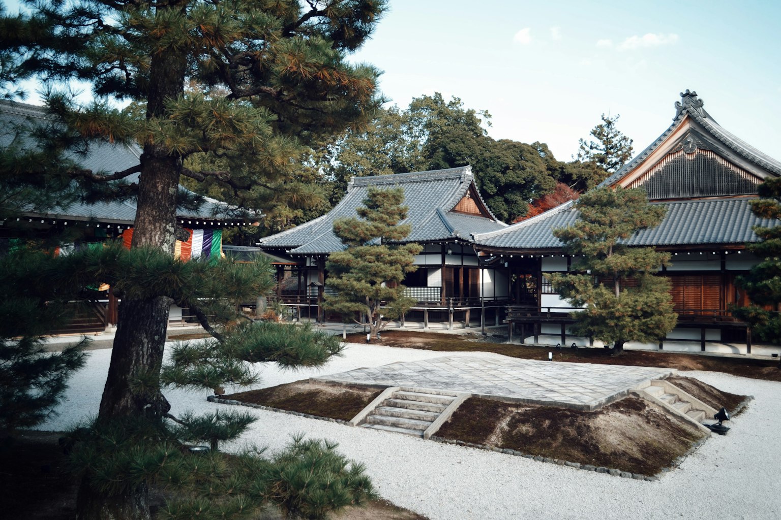 ทิวทัศน์วัดและสวนญี่ปุ่นแบบดั้งเดิม