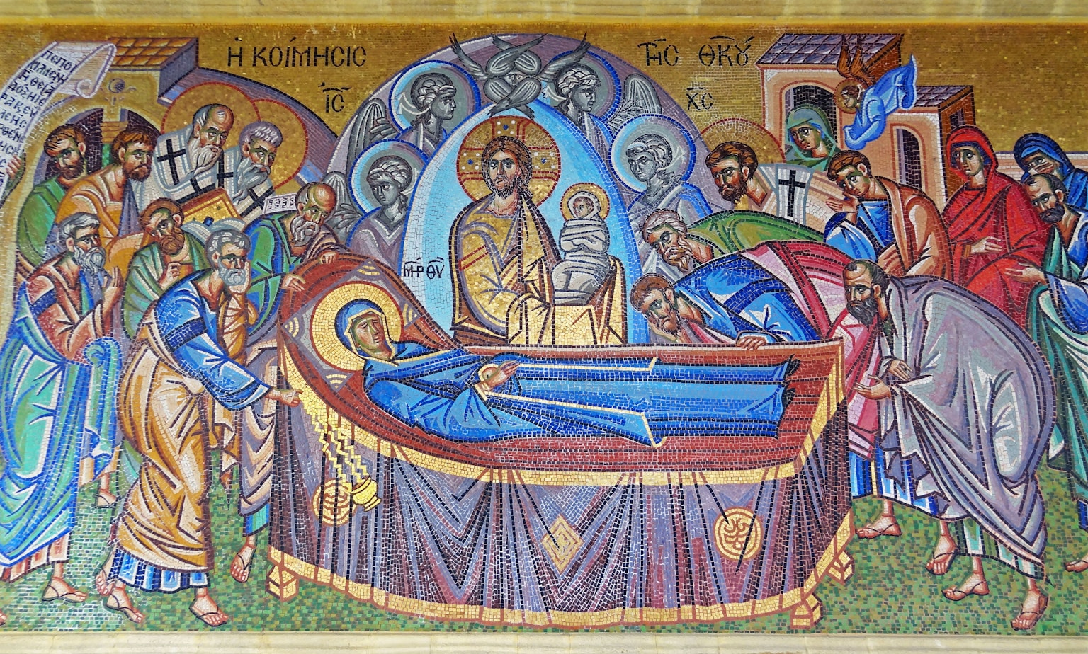 Mosaïque représentant la Dormition de la Vierge Marie avec le Christ et la Vierge au centre